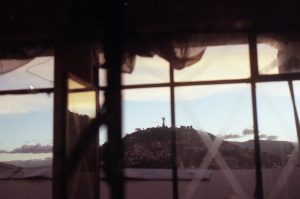 No lugar